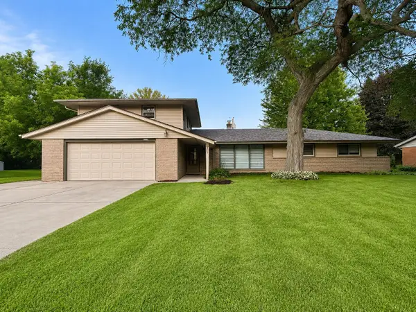 6964 N Braeburn Ln, Glendale, WI 53209