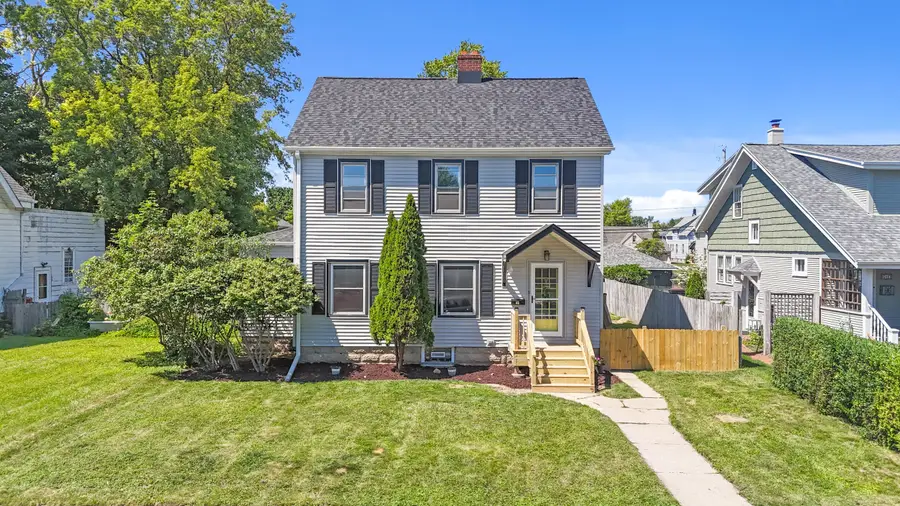 612 Marquette Ave, South Milwaukee, WI 53172 - #2