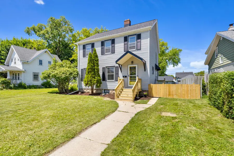 612 Marquette Ave, South Milwaukee, WI 53172 - #3