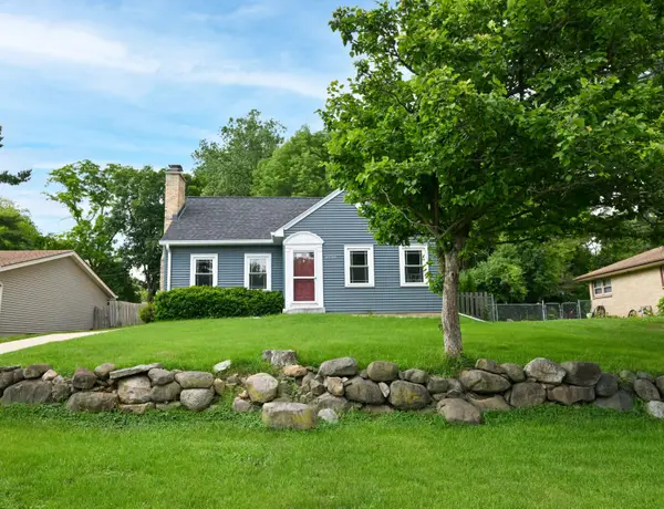 10518 W Spring Green Rd, Greenfield, WI 53228