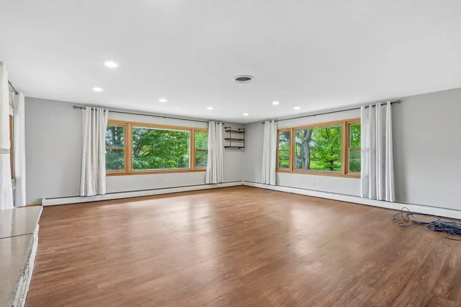 W270N195 Arrowhead Trl, Pewaukee, WI 53188 - #3