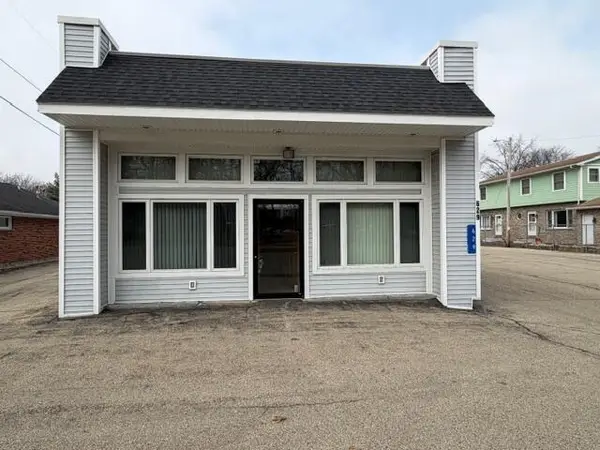 629 Cogswell Dr, Salem Lakes, WI 53170