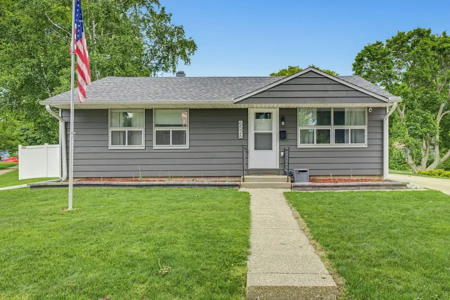 6526 W Burdick Ave, Milwaukee, WI 53219 - #2