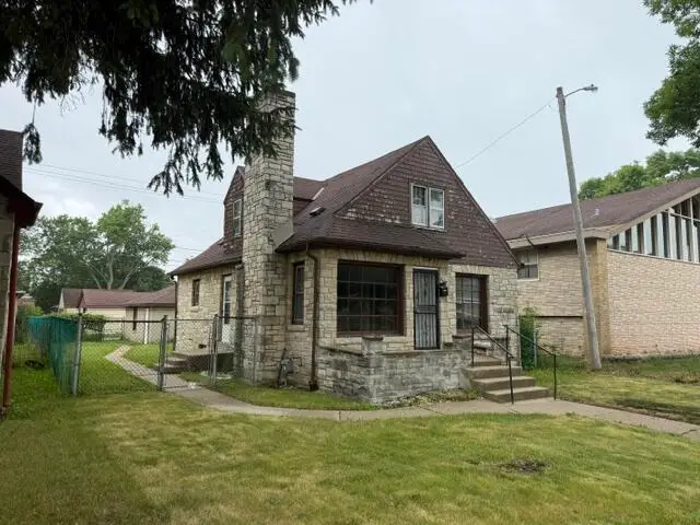 2421 W Hampton Ave, Milwaukee, WI 53209 - #1
