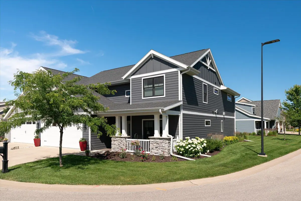 329 River Pt, La Crosse, WI 54601 - #1