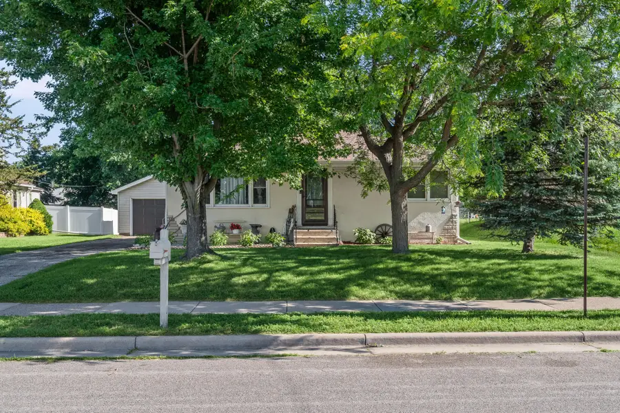 935 Wilson St, Onalaska, WI 54650 - #2