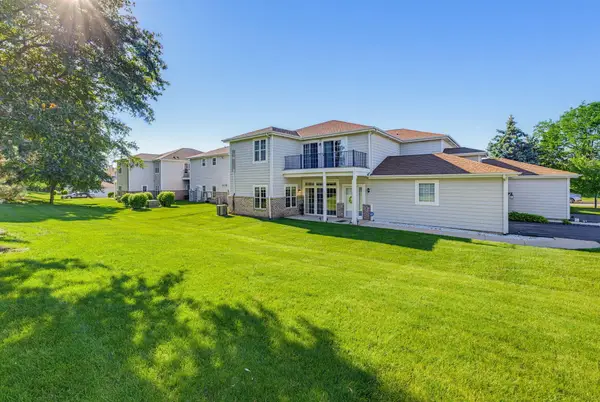 6551 Meadowlands Cir, Pleasant Prairie, WI 53158