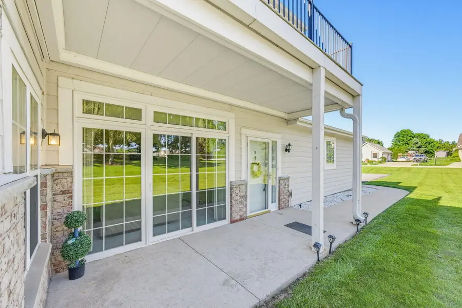 6551 Meadowlands Cir, Pleasant Prairie, WI 53158 - #2