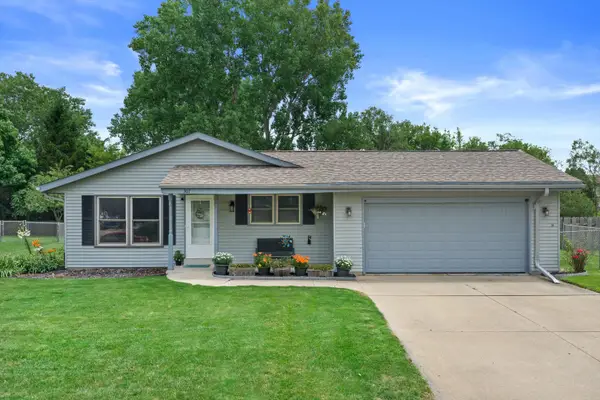 307 N 7th St, Waterford, WI 53185
