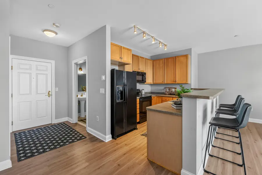 1920 N Farwell Ave, Milwaukee, WI 53202 - #3