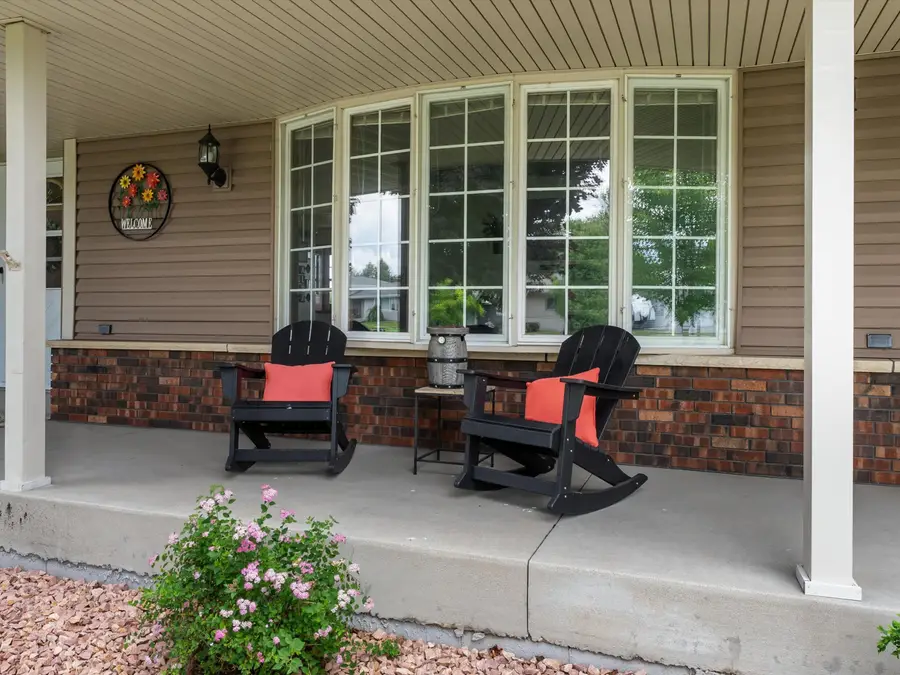 315 S Lincoln Dr, Howards Grove, WI 53083 - #2