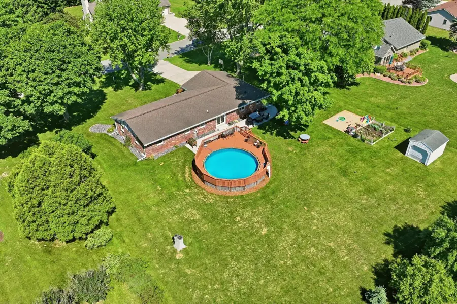 4112 Mueller Dr, Hartford, WI 53027 - #3