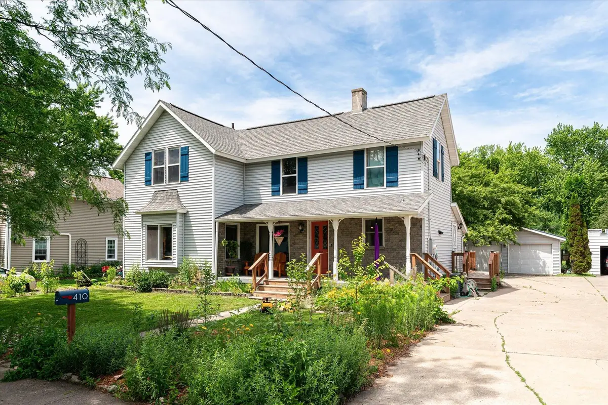 410 E Gillette St, Viroqua, WI 54665 - #1