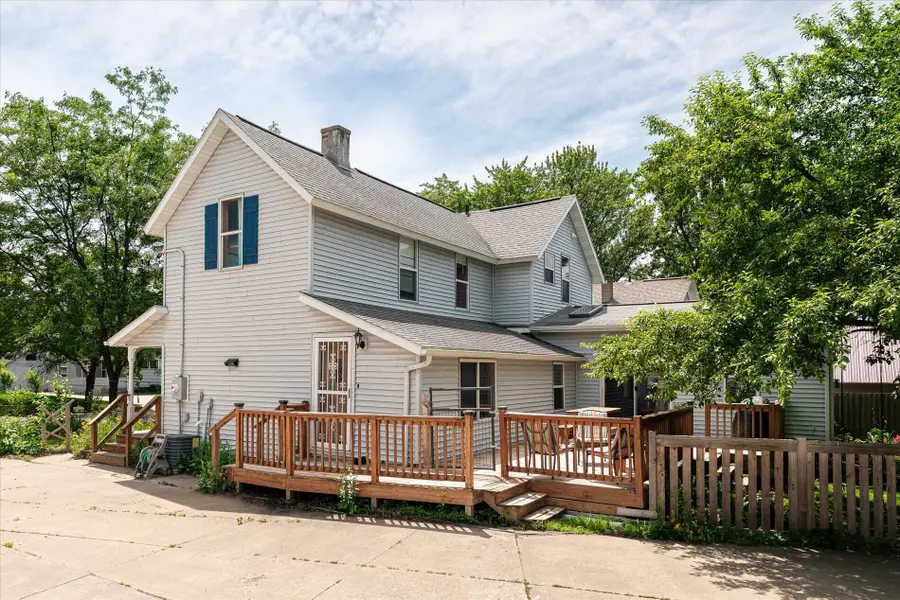 410 E Gillette St, Viroqua, WI 54665 - #2
