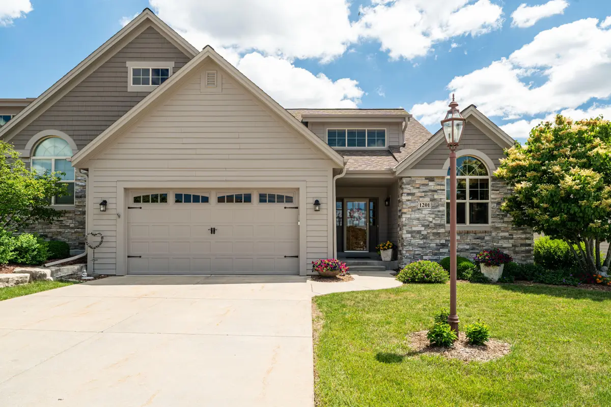 1201 Woodland Hills Dr, Waukesha, WI 53188 - #1