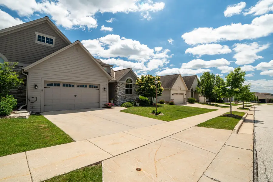 1201 Woodland Hills Dr, Waukesha, WI 53188 - #3