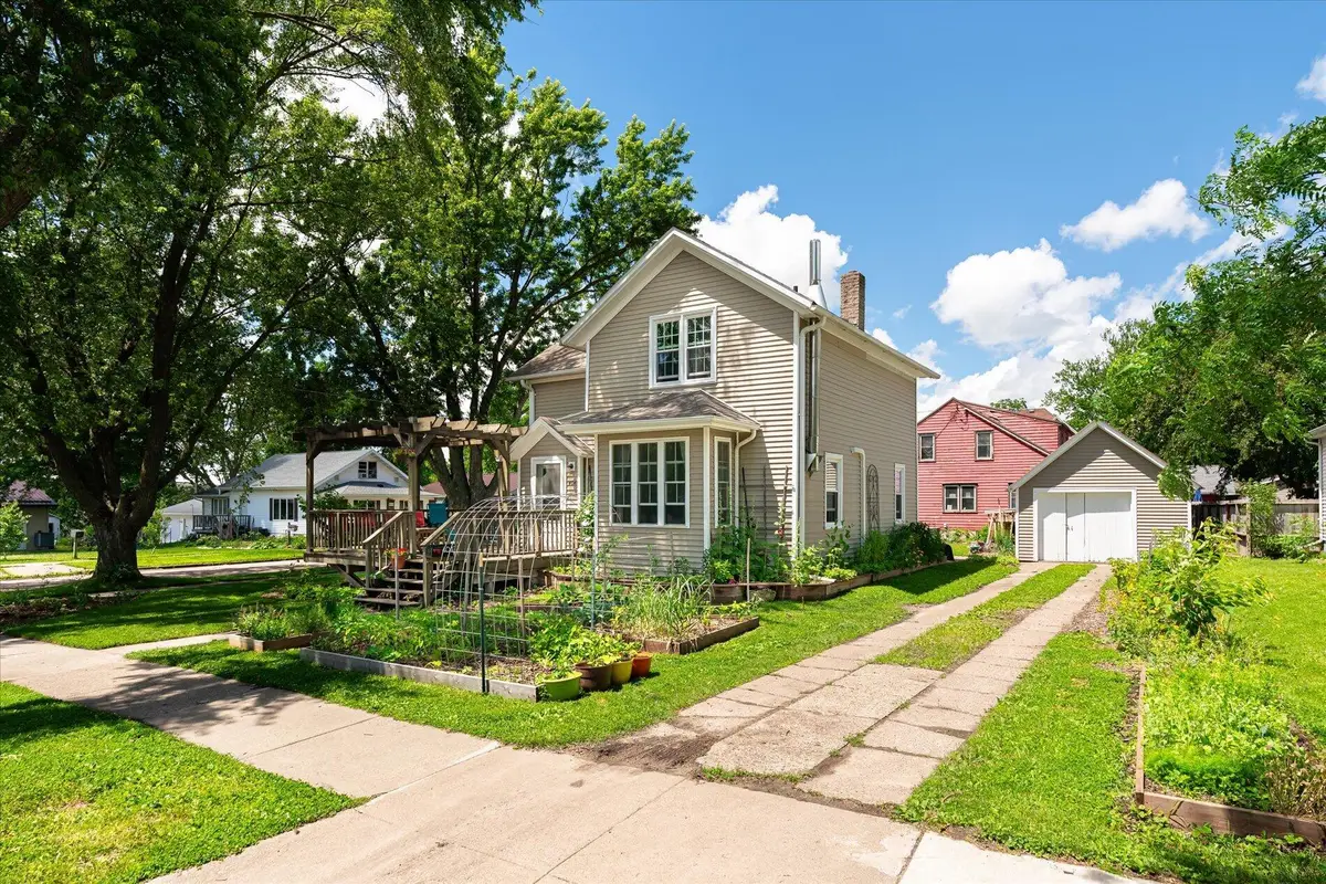 404 E Gillette St, Viroqua, WI 54665 - #1