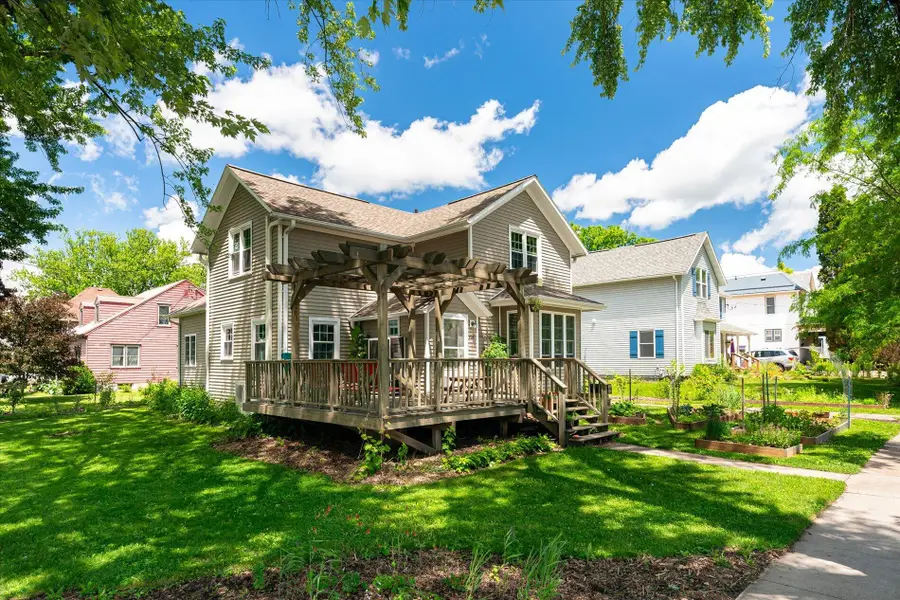 404 E Gillette St, Viroqua, WI 54665 - #2