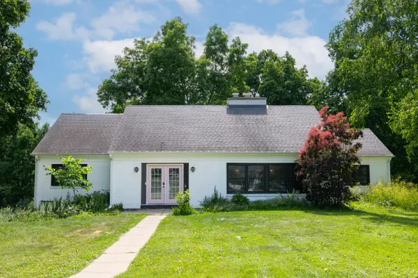 1345 Hickory Hill Ln, Brookfield, WI 53045