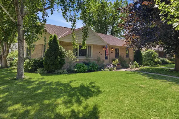 10205 W Feerick Pl, Wauwatosa, WI 53222