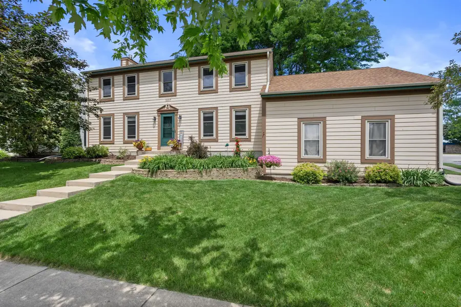 1237 Cavalier Dr, Waukesha, WI 53186 - #2