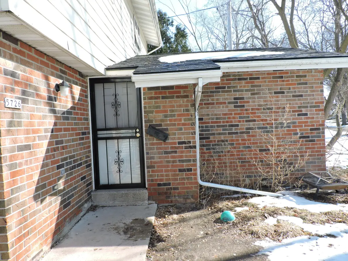 5726 W Birch Ave, Milwaukee, WI 53218 - #1