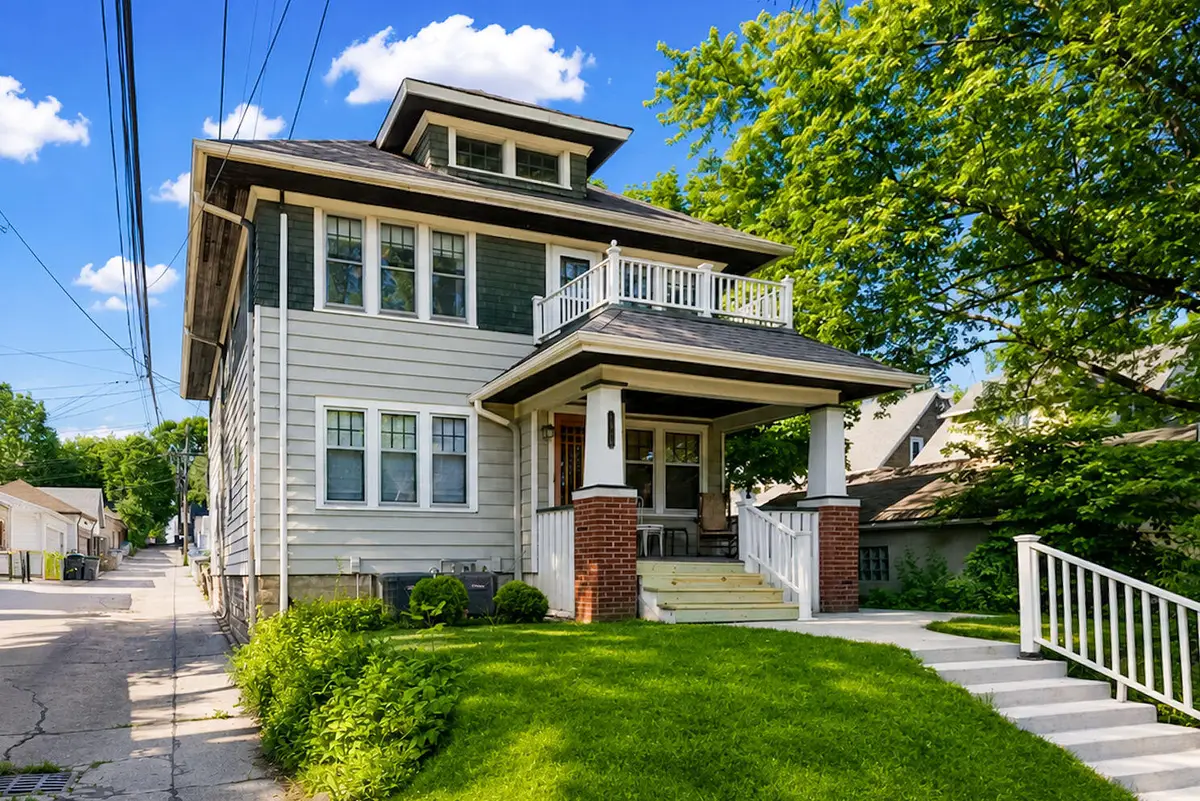 1020 E Manitoba St, Milwaukee, WI 53207 - #1
