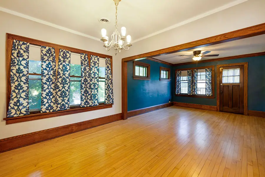 1020 E Manitoba St, Milwaukee, WI 53207 - #2