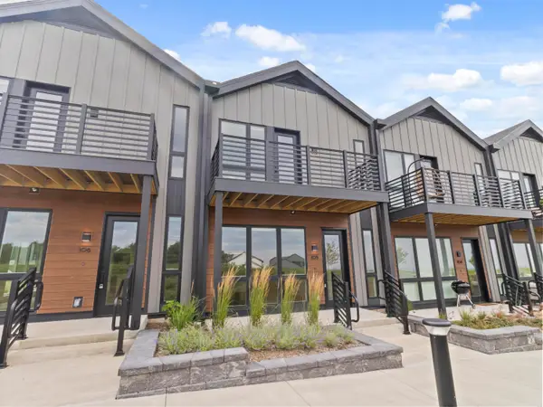 9352 S Alder Pl, Oak Creek, WI 53154