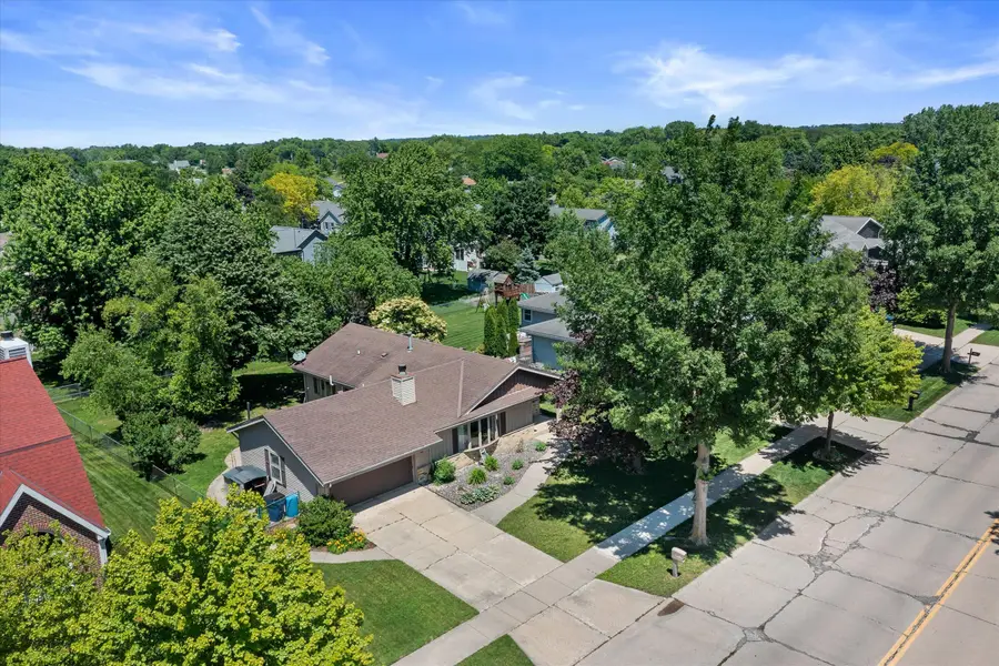 1130 E Elm Rd, Oak Creek, WI 53154 - #2