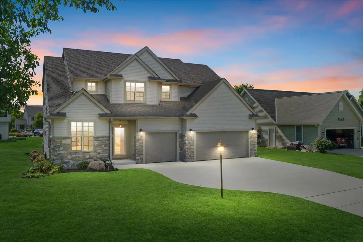7989 S River Ct, Franklin, WI 53132 - #1