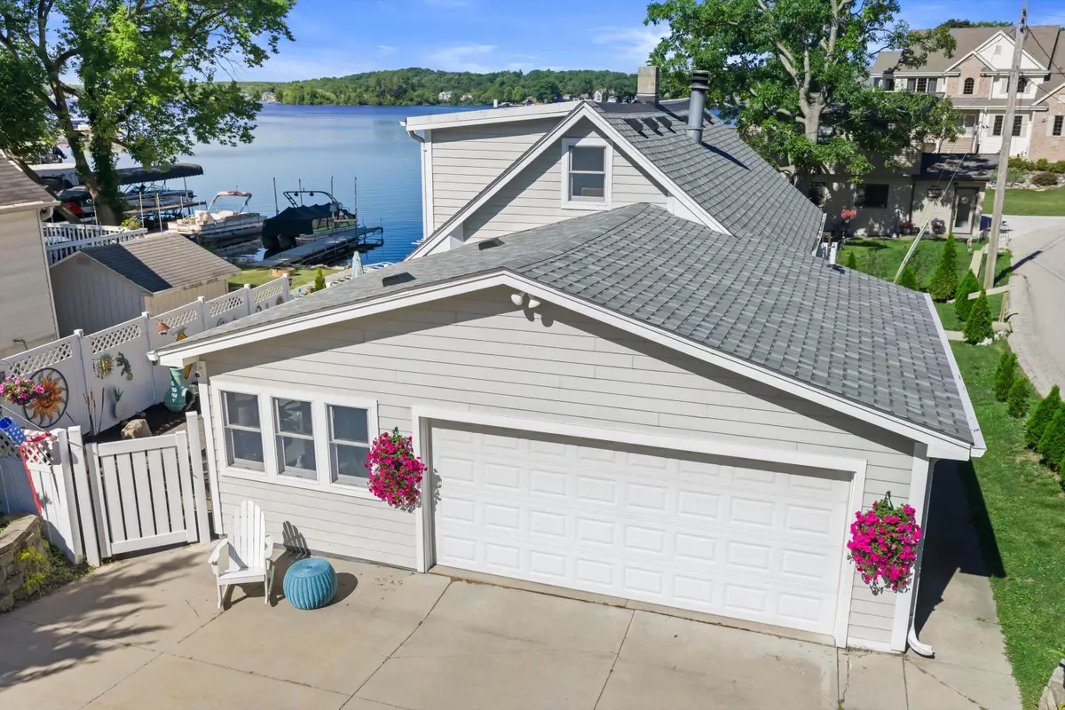 S68W18031 Island Dr, Muskego, WI 53150 - #1
