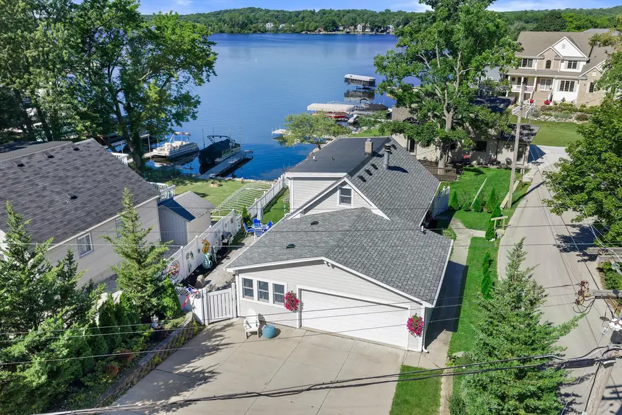 S68W18031 Island Dr, Muskego, WI 53150 - #2