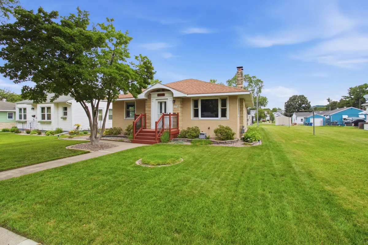 2321 Johnson St, La Crosse, WI 54601 - #1