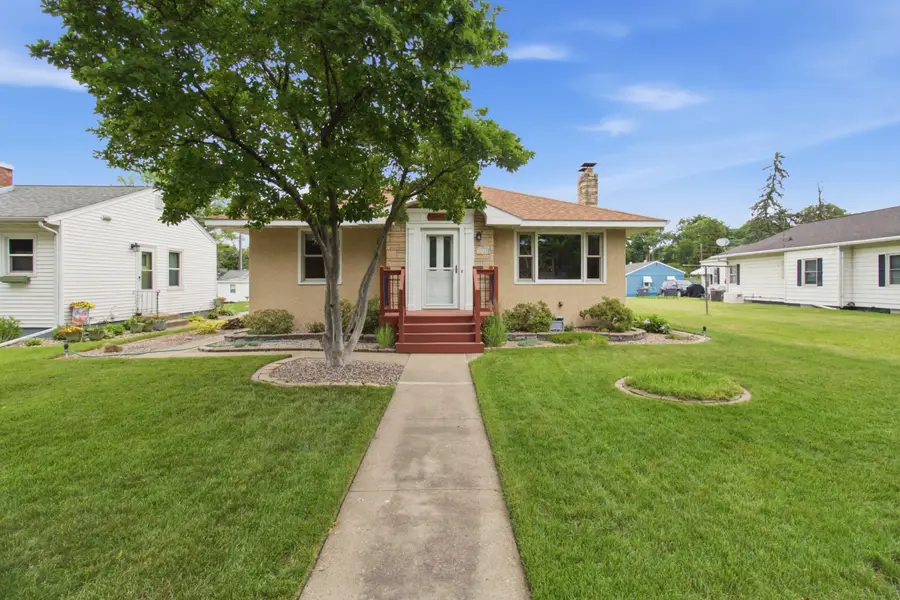 2321 Johnson St, La Crosse, WI 54601 - #2