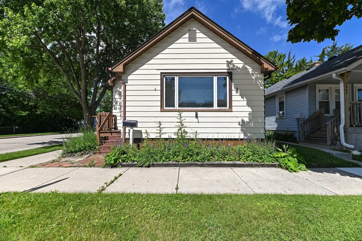 3400 S 8th Ave, Racine, WI 53402 - #1