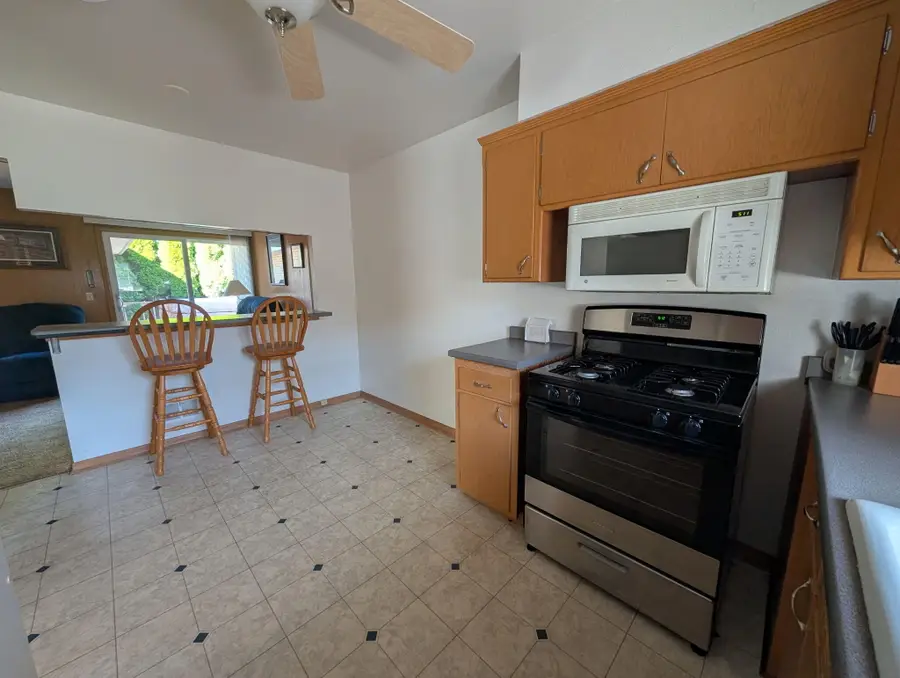 8827 W Burdick Ave, Milwaukee, WI 53227 - #2