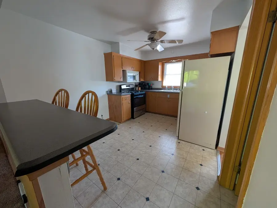 8827 W Burdick Ave, Milwaukee, WI 53227 - #3