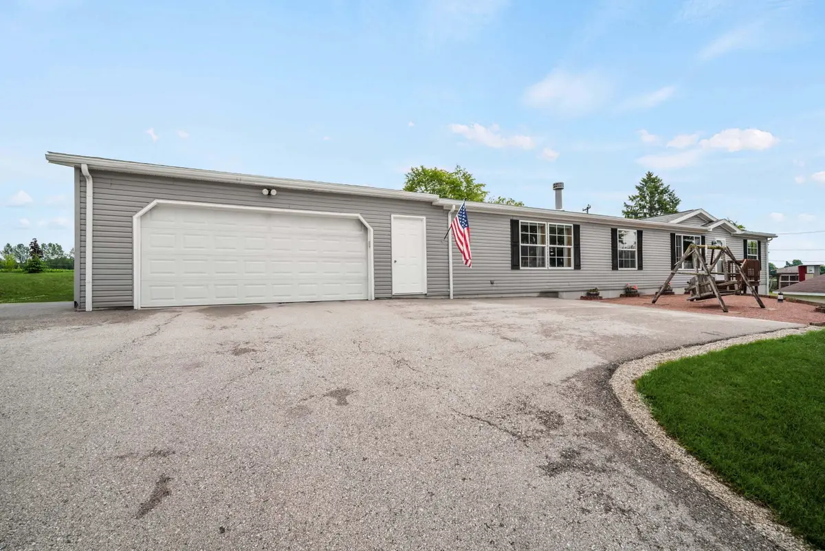 1757 Cedarview Dr, Saint Cloud, WI 53079 - #1