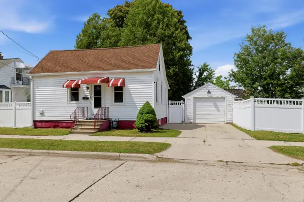 2104 11th St, Two Rivers, WI 54241