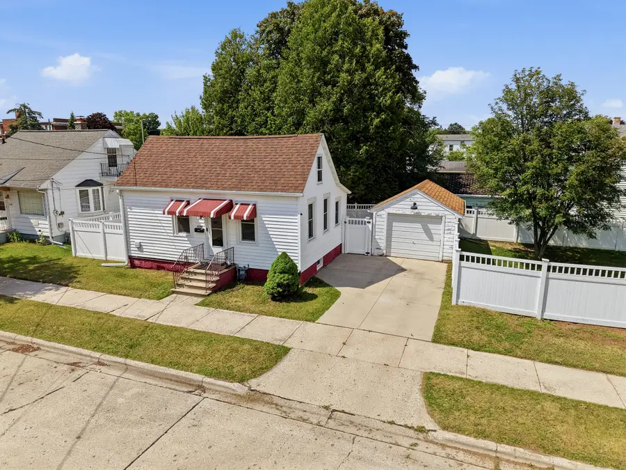 2104 11th St, Two Rivers, WI 54241 - #2