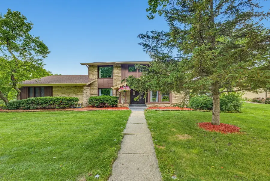 5050 Spruce Ct, Greendale, WI 53129 - #2