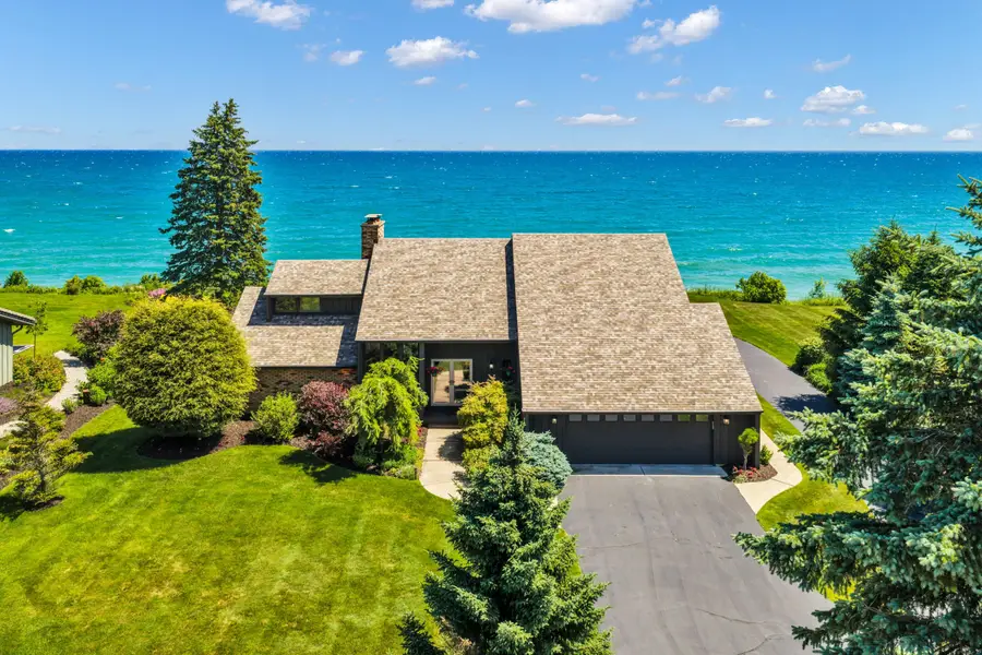 810 Waters Edge Rd, Caledonia, WI 53402 - #2