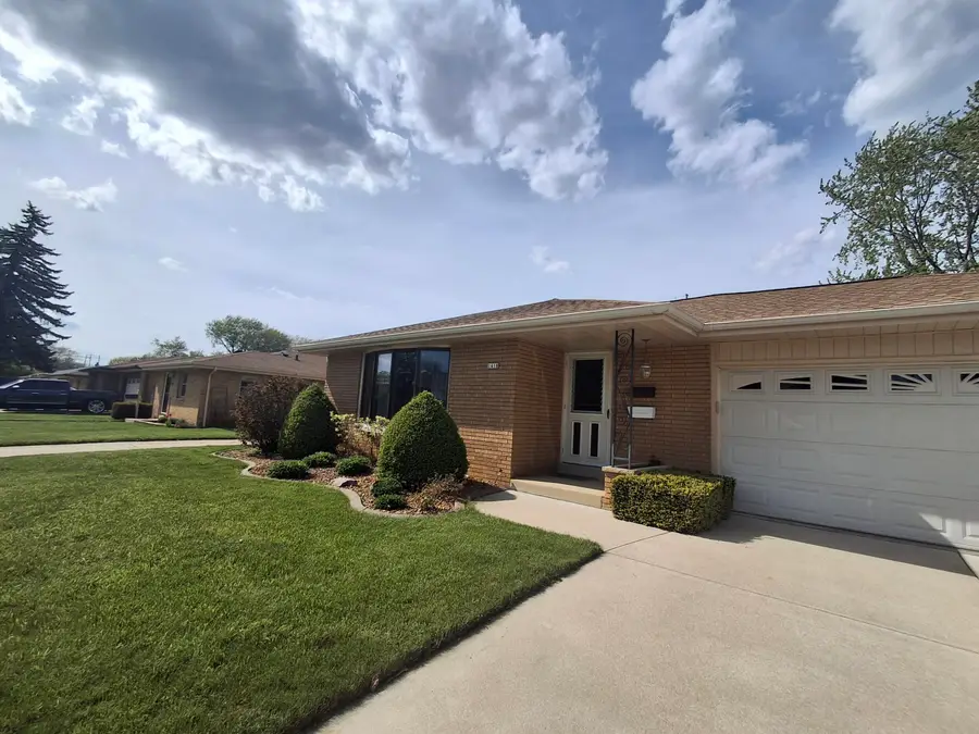 1418 W Denis Ave, Milwaukee, WI 53221 - #2
