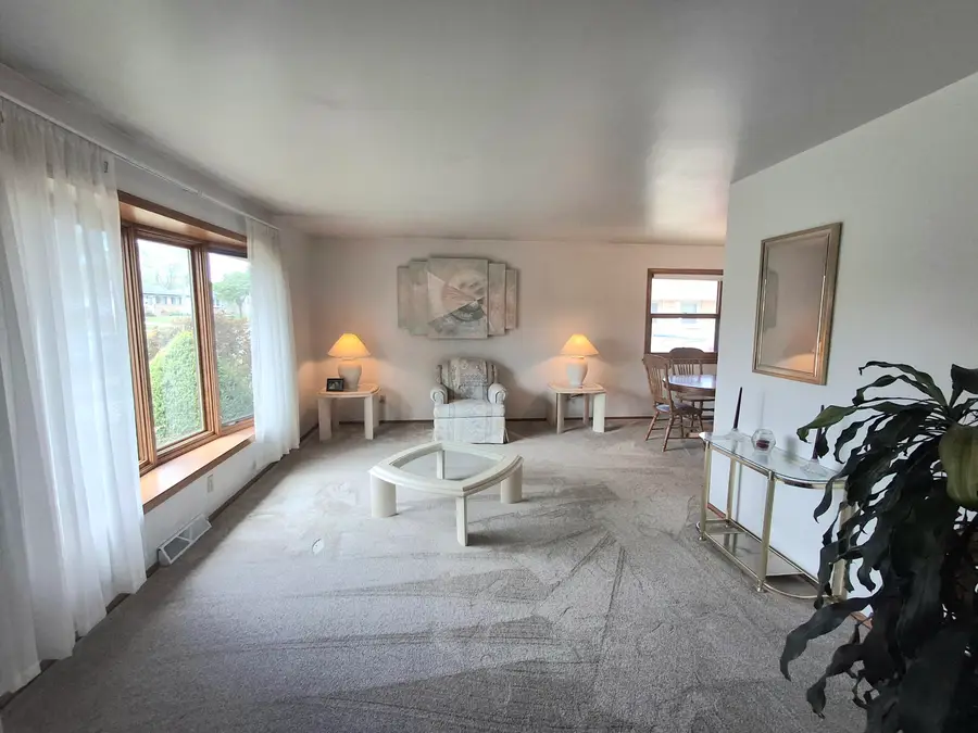 1418 W Denis Ave, Milwaukee, WI 53221 - #3