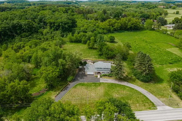 N10W28431 Northview Rd, Delafield, WI 53188