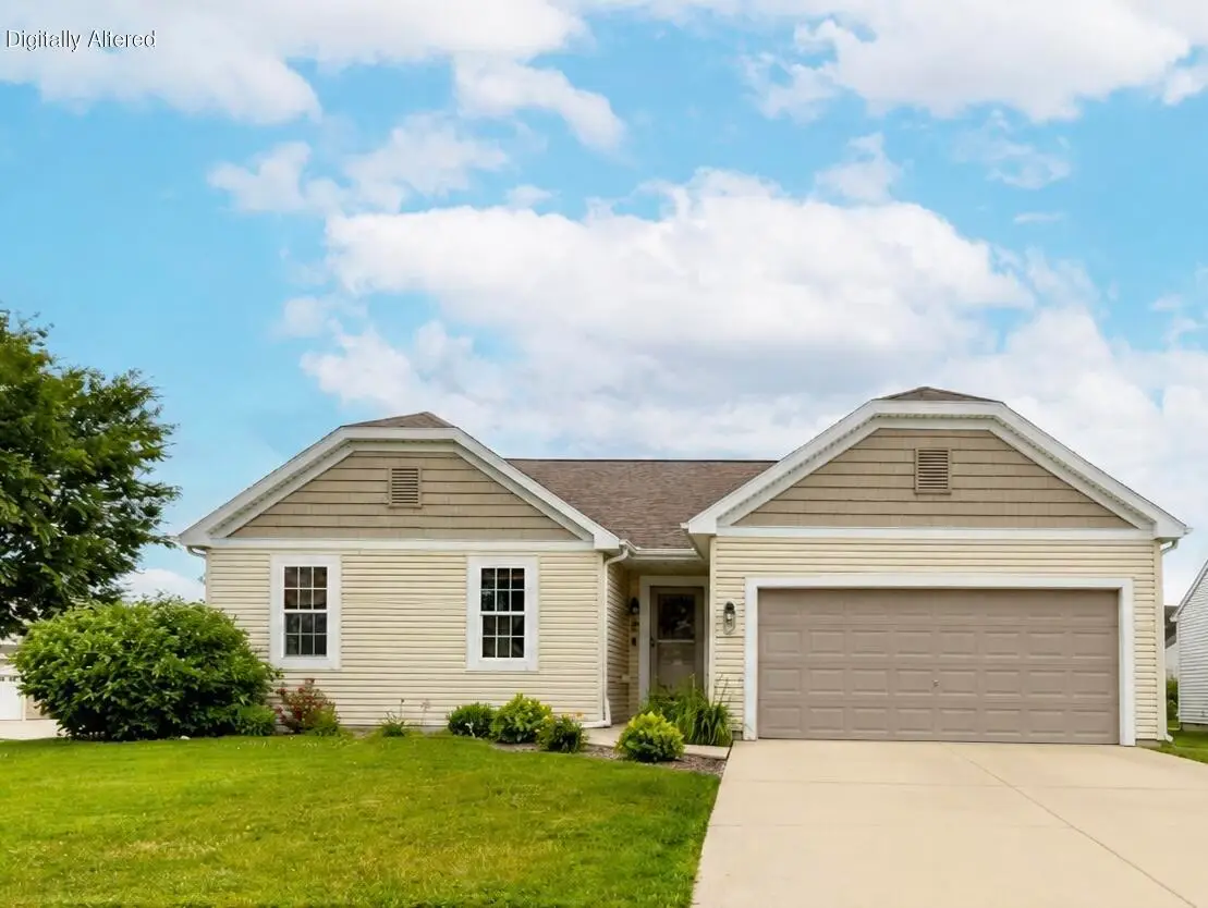 307 Reeds Dr, West Bend, WI 53095 - #1