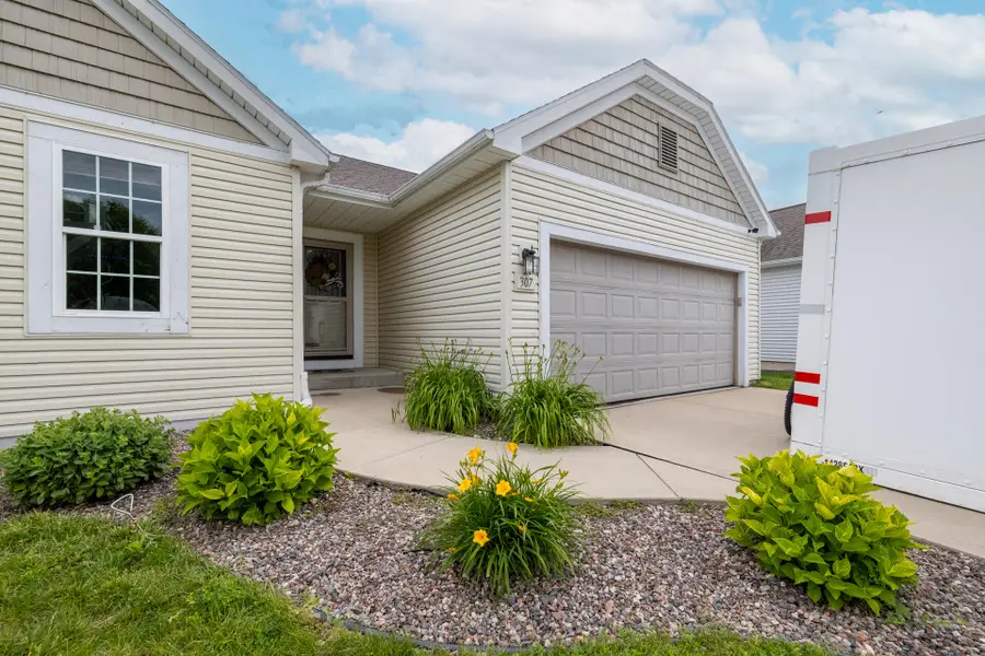 307 Reeds Dr, West Bend, WI 53095 - #2