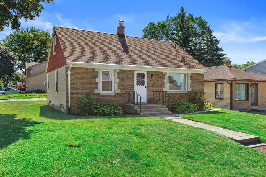 270 N 111th St, Wauwatosa, WI 53226 - #2
