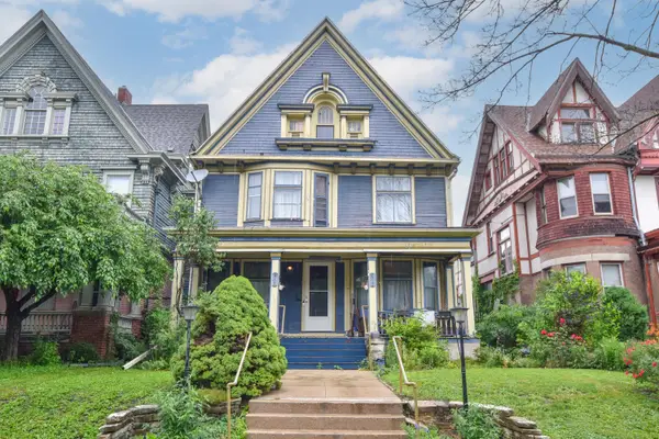 2926 W Mckinley Blvd, Milwaukee, WI 53208